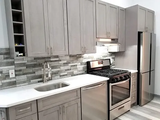 Rented by MCR Realty | media 27