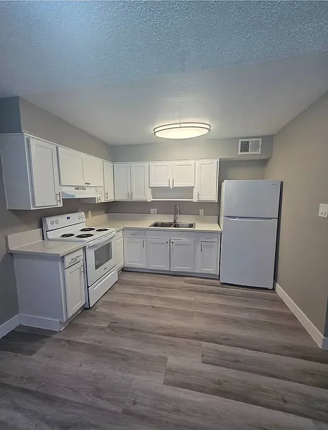2 bed, 1.5 bath, 1175 sqft, $1,155 — Photo 2