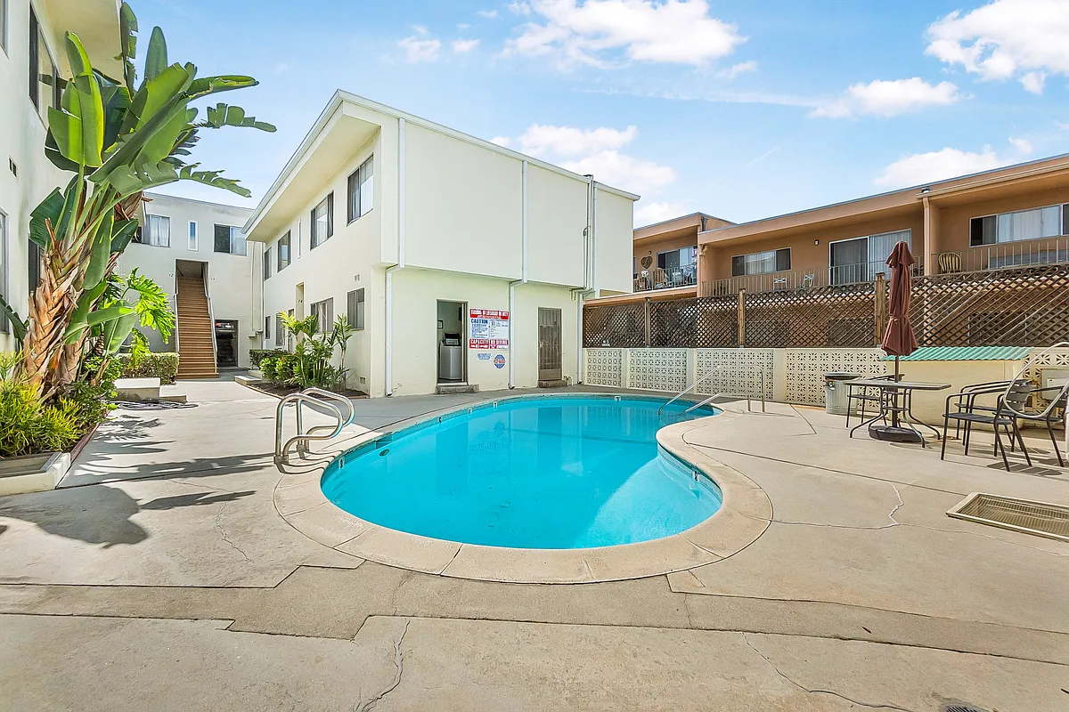 Building Photo - Molanda Palms Apartments