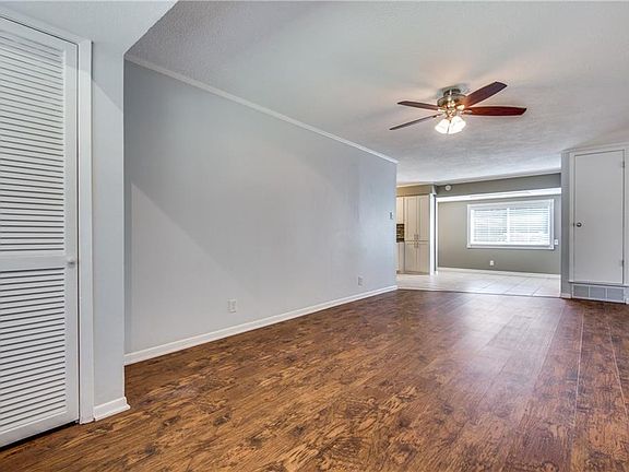 2nd image of 1212 Farnham Ct E