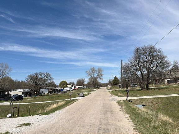 4th image of 147 Clay Ct