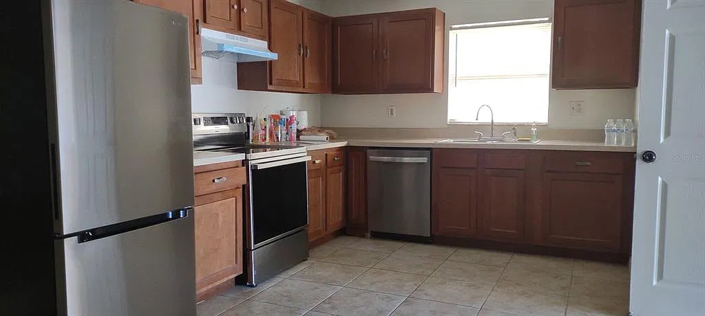 3 bed, 2.0 bath, 1339 sqft, $2,200 — Photo 4