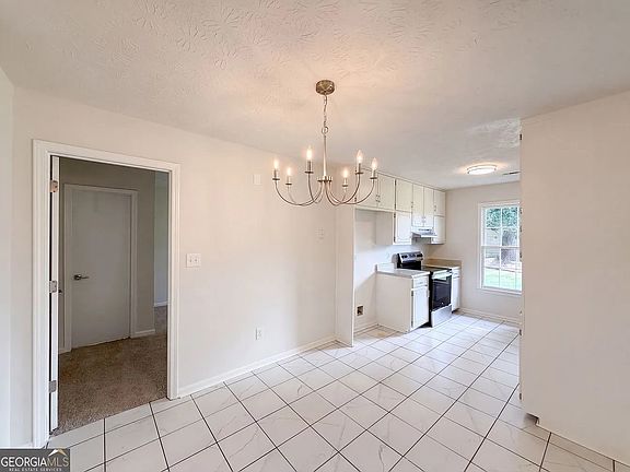 3rd image of 6140 Dorchester Dr