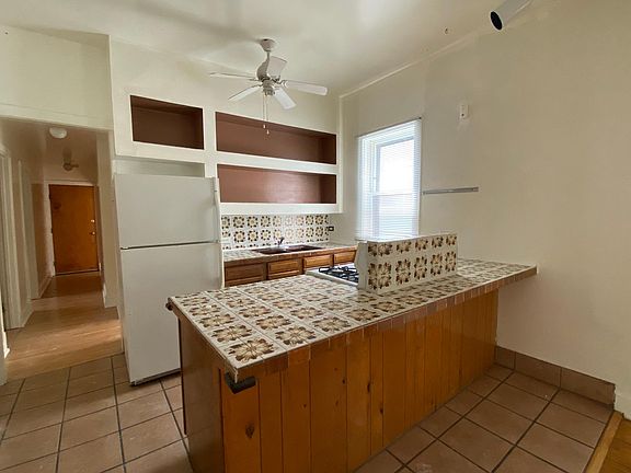 4th image of 3925 N Paulina St Unit 2