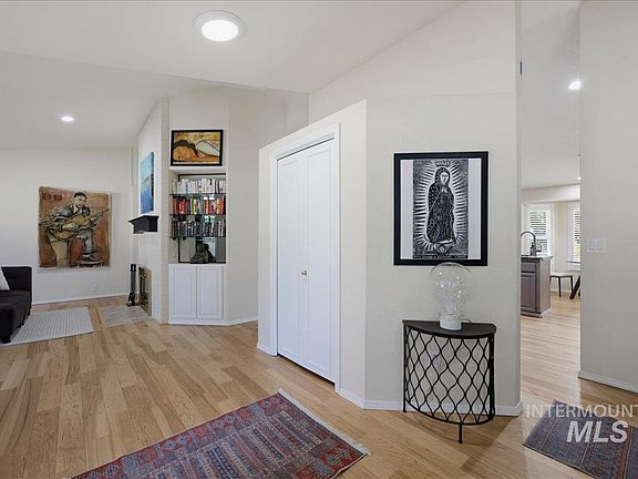 5th image of 3131 N 24th Way