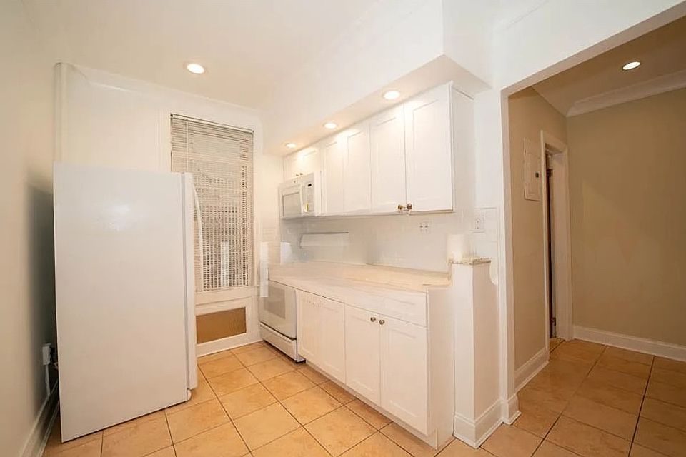 1st image of 1829 Ditmars Blvd APT 2