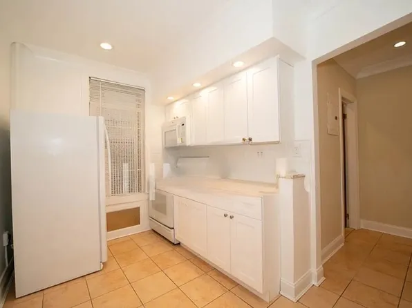 18-29 Ditmars Boulevard image 1 of 8