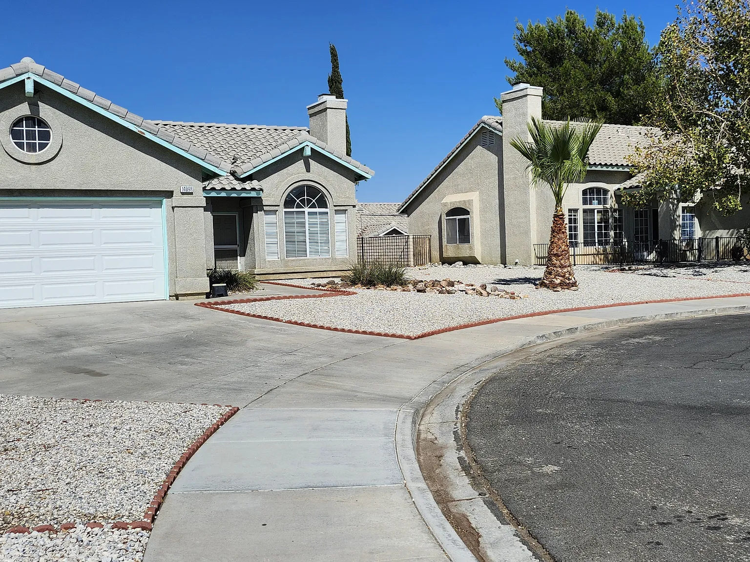 3 bed, 1279 sqft, $2,100 — Photo 3
