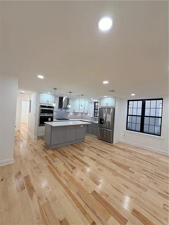 3 bed, 1.0 bath, 1200 sqft, $3,750 — Photo 2