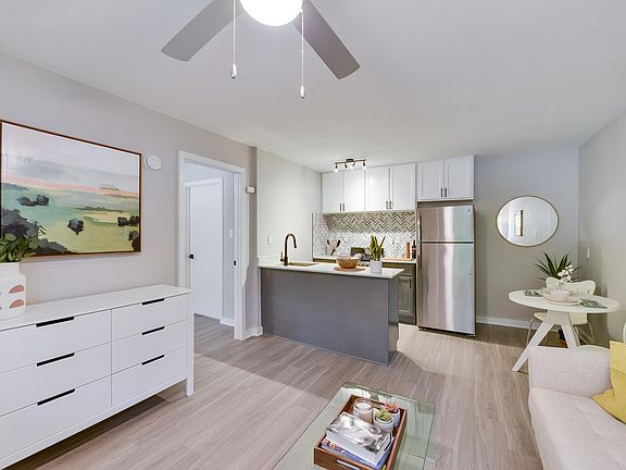 3rd image of 706 Hearn St #204