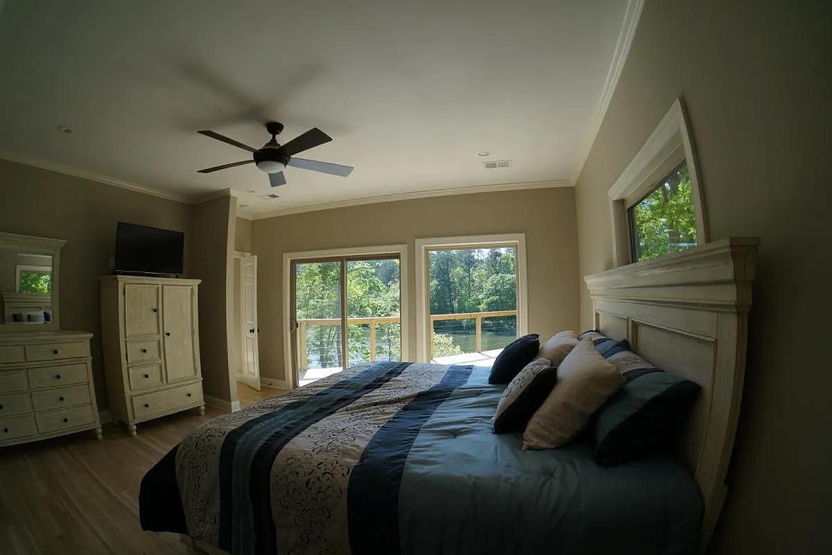 4 bed, 3.5 bath, 3600 sqft, $2,800 — Photo 3