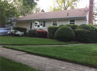 5 Brook Path, Plainview, NY 11803