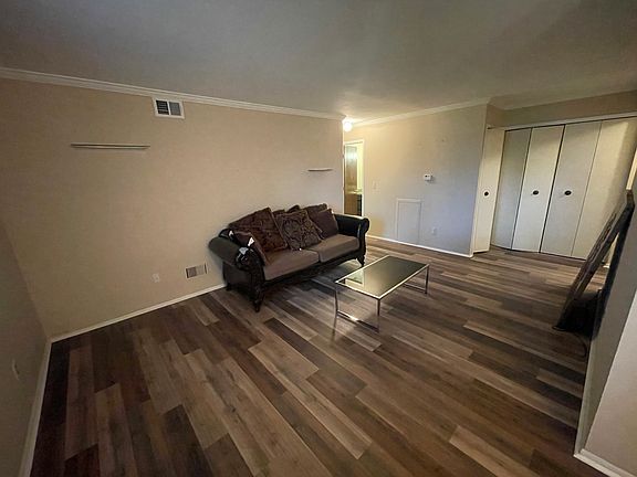 4th image of 30070 W Twelve Mile Rd Unit 123