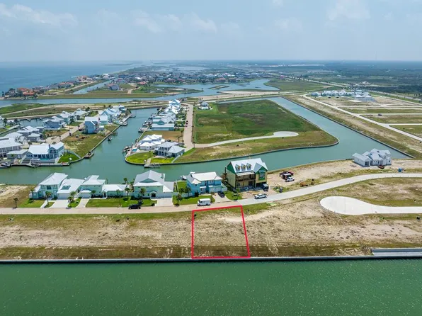 1046 N Isle Dr, Rockport, TX 78382