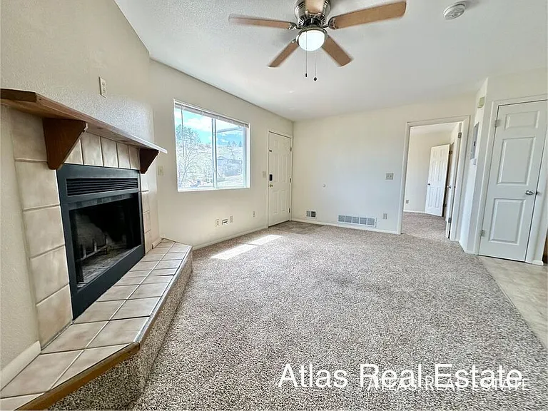 1940 W Yampa St #B — Photo 8