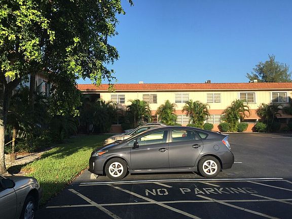 4th image of 639 W Oakland Park Blvd APT 212D