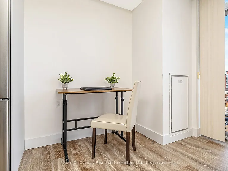 200 Burnhamthorpe Rd E #1309 — Photo 7