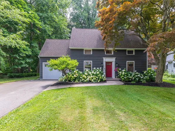 121 Penfield Cres, Rochester, NY 14625