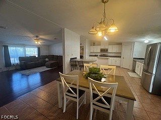 5th image of 1086 Pine Ave