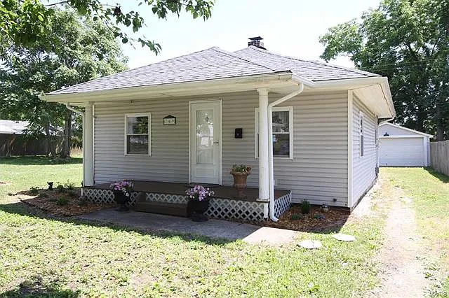 769 Rice St photo 1