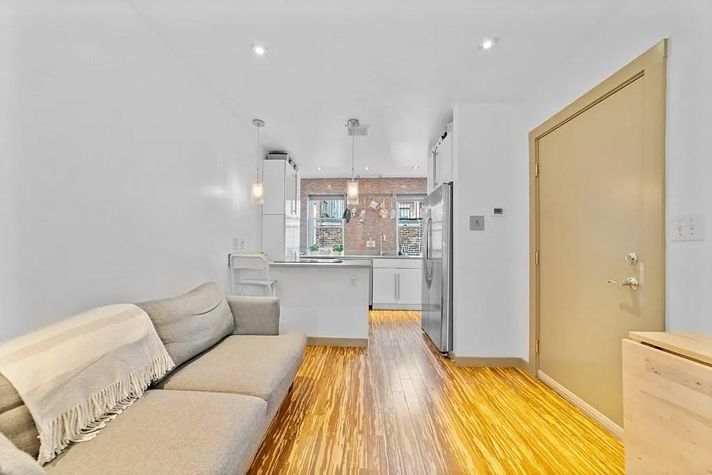 Building Photo - 112 Prince St #4