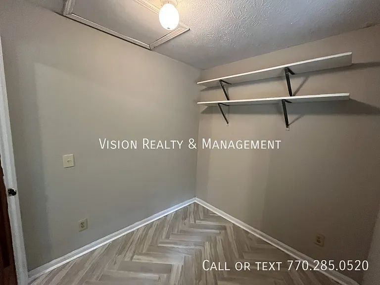 55 S Greenwood Dr — Photo 48