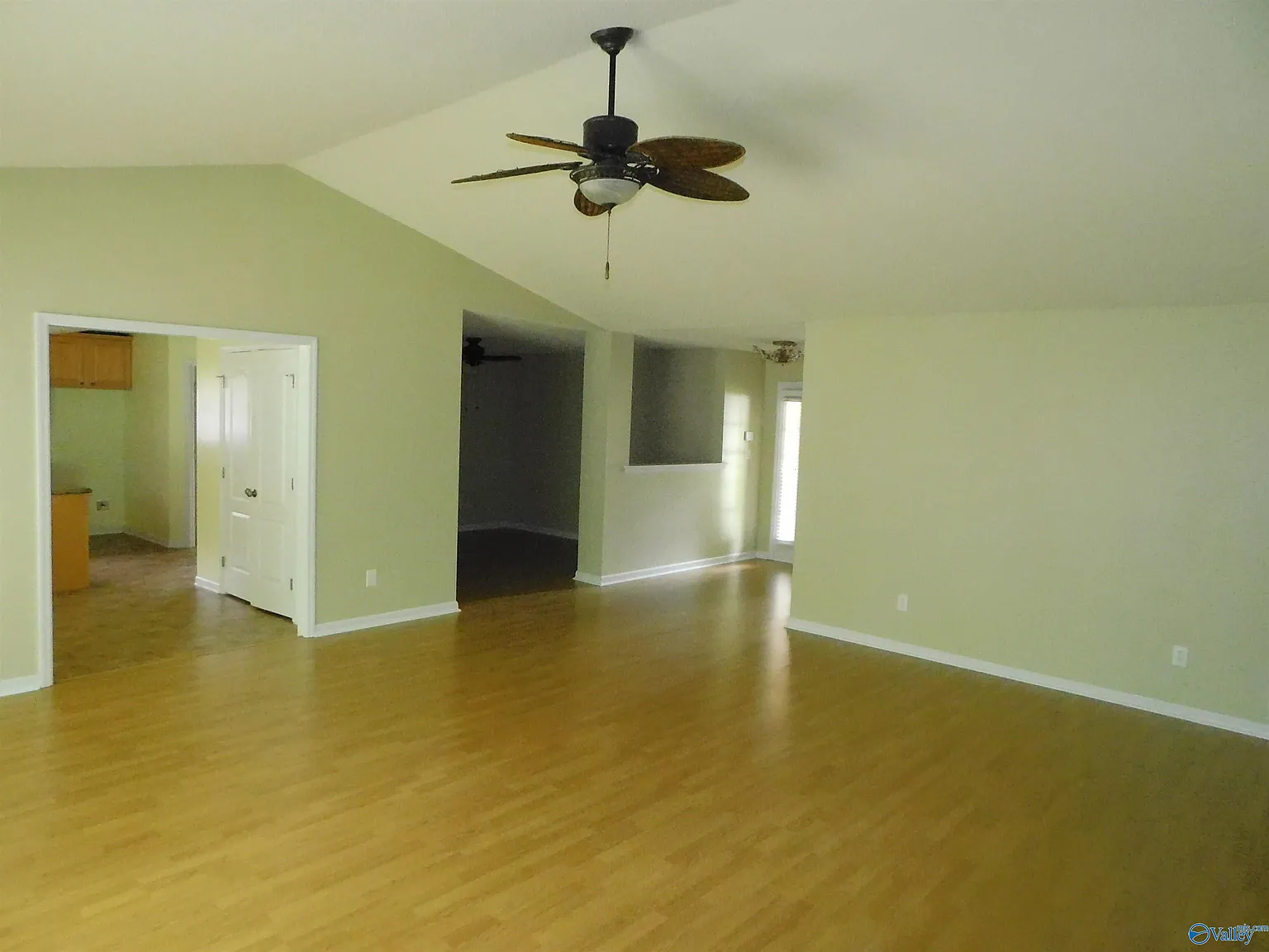 3 bed, 2.0 bath, 2050 sqft, $1,695 — Photo 4