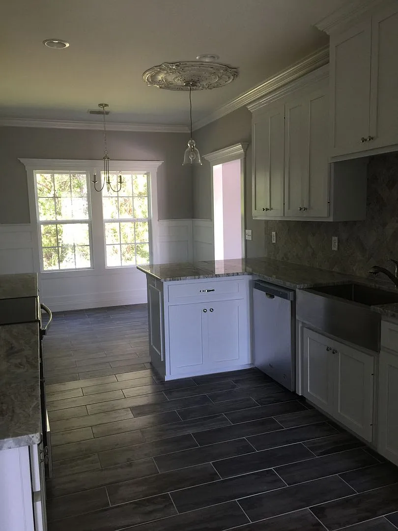Stunning 4BR/3.5BA Hahira Home Near Stone Creek Golf Course! — Photo 4