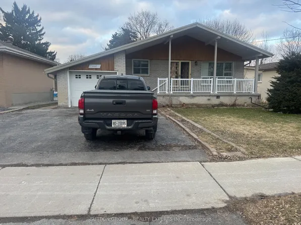 146 Verobeach Blvd, Toronto, ON M9M 1R1