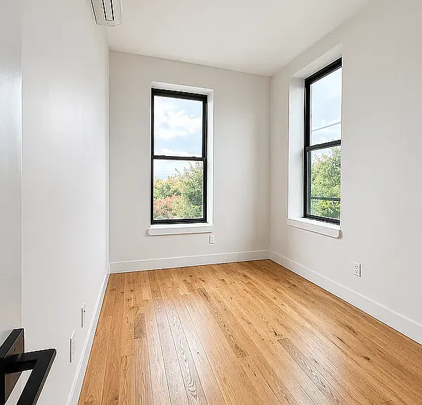 481 Evergreen Ave #2S — Photo 1
