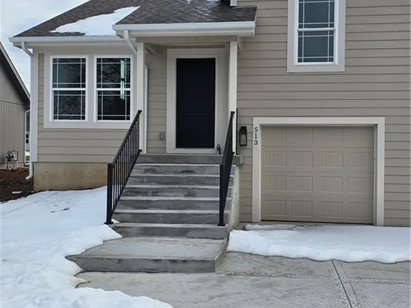 513 W Smith St, Spring Hill, KS 66083