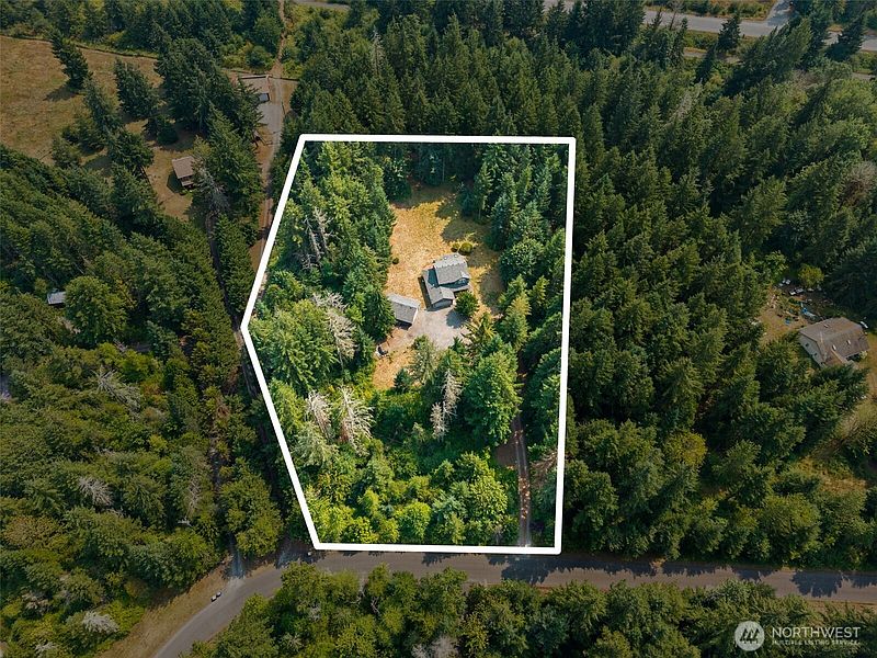 3rd image of 14722 McIntosh Lane SE