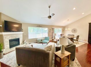 8063 Ivy Glen Park, White Lake, MI 48386