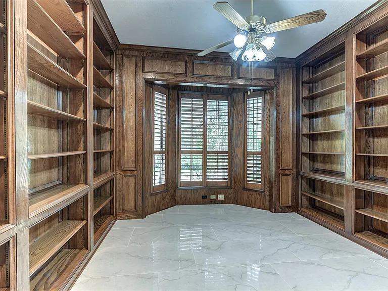 90 Heathrow Ln — Photo 26