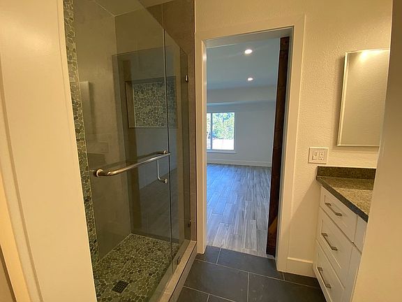 4th image of 101 W Riverdale Ave Unit 40