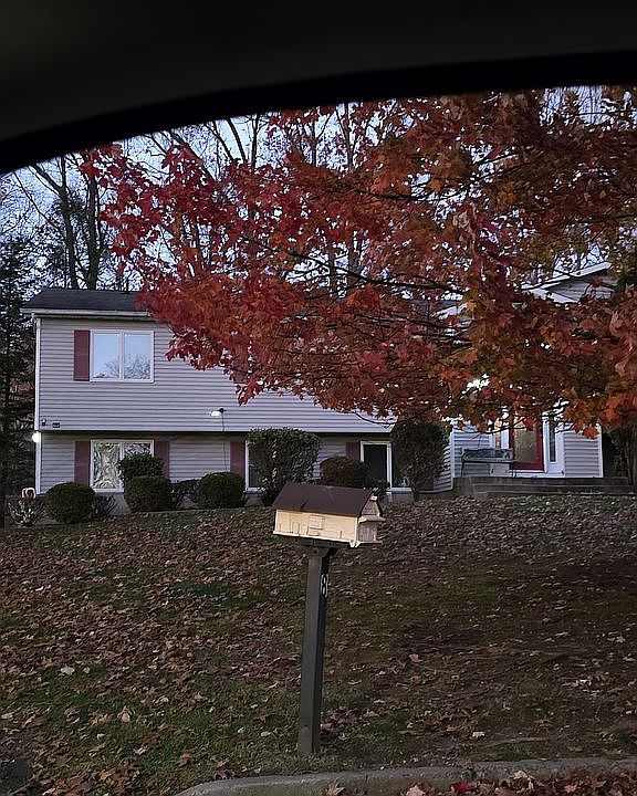 2nd image of 8 Algonquin Cir