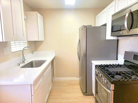 3rd image of 165 Covina Ave APT 4