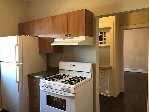 3rd image of 5800-5808 N Winthrop Ave #1112-1114