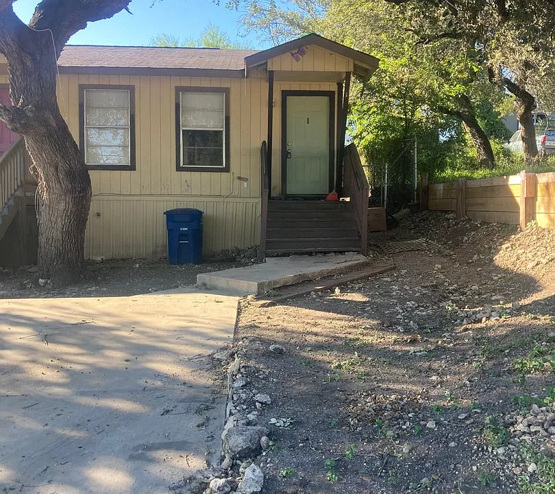 1520 Kayton Ave