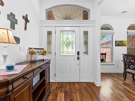 3rd image of 9 Norman Ln