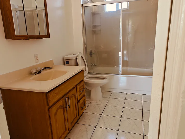 1008 Eagle Ave #1 — Photo 5