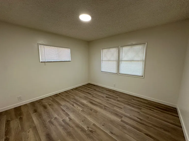 14330 Bon View Ave — Photo 20