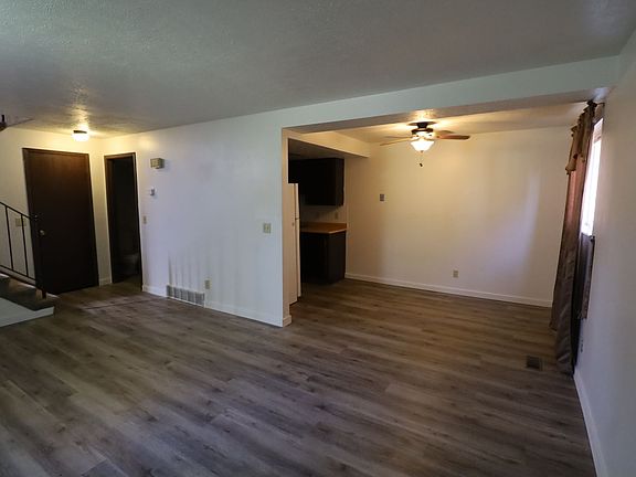 5th image of 220 W Foxbridge Dr #222