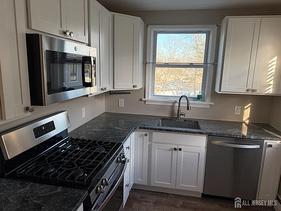 5th image of 25 Stelton Rd