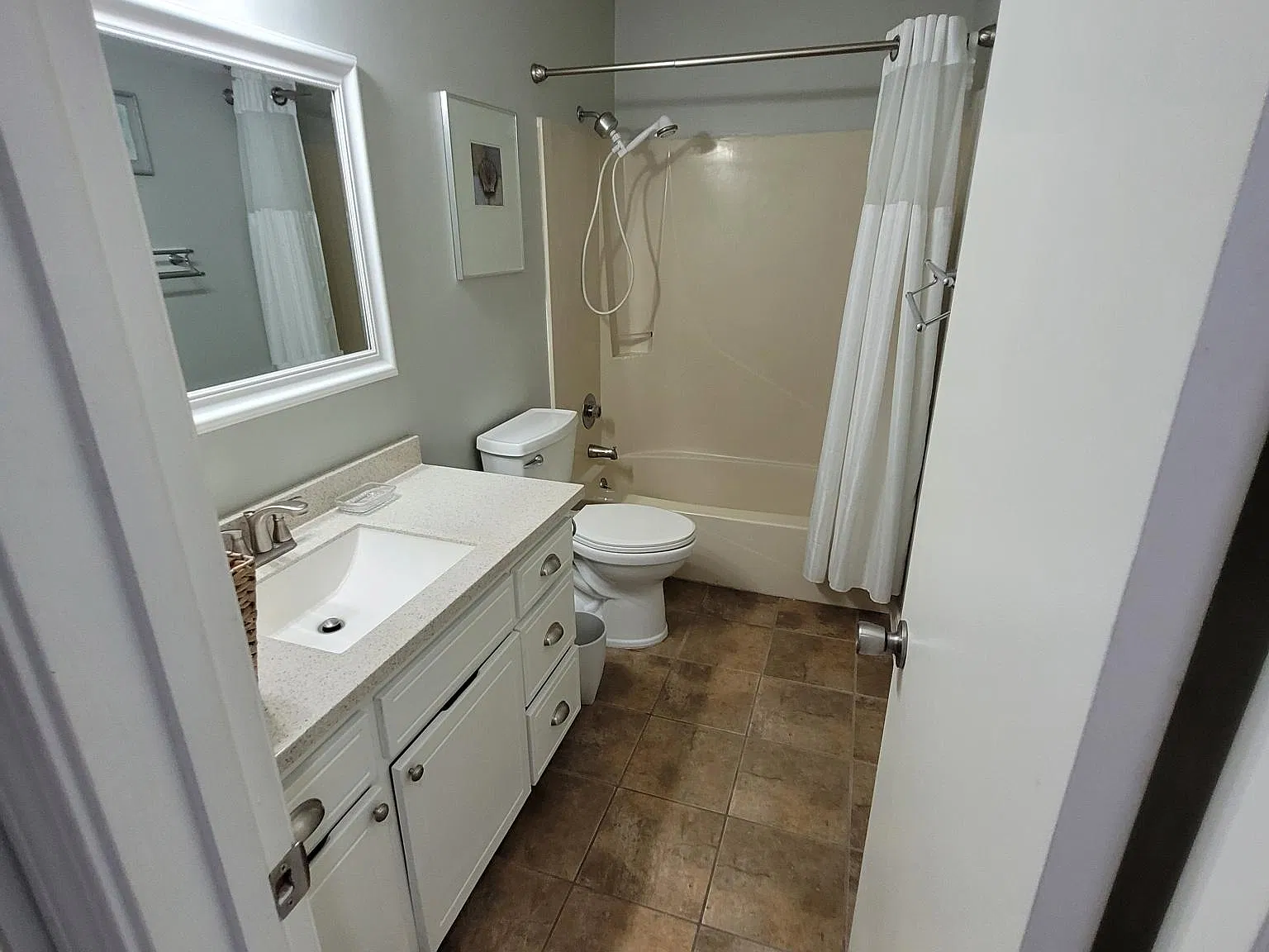 1 bed, 605 sqft, $1,800 — Photo 2