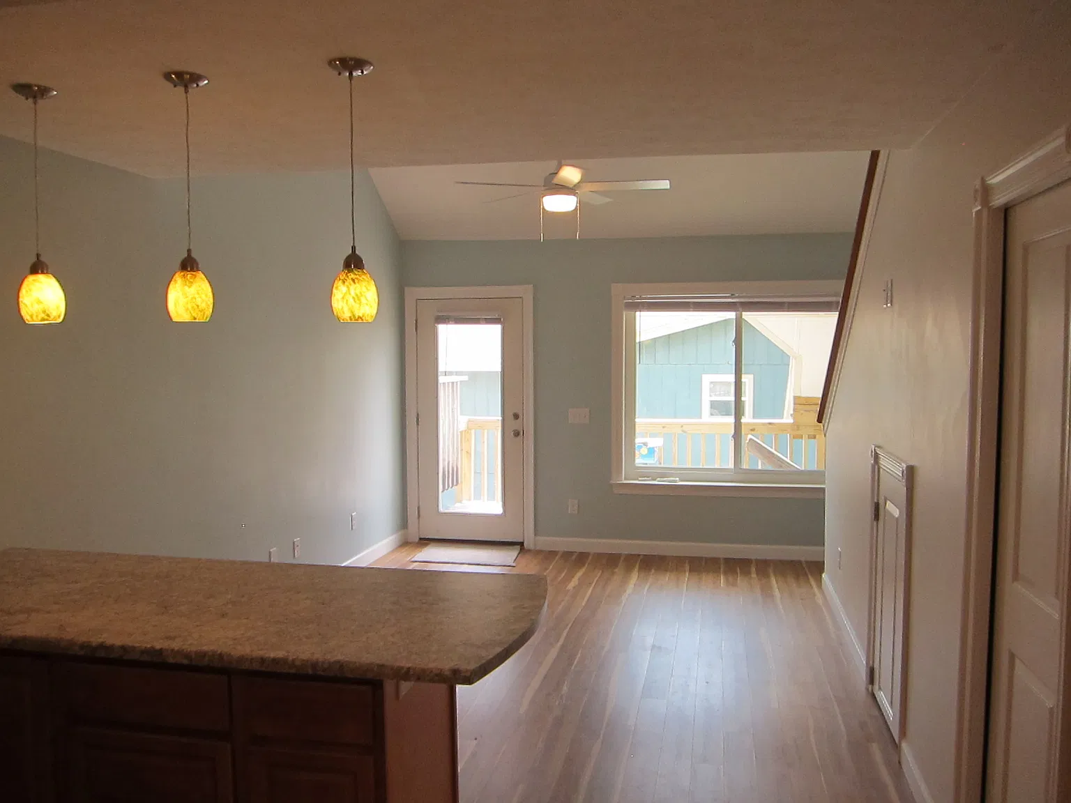 1 bed, 1.5 bath, 650 sqft, $1,450 — Photo 3