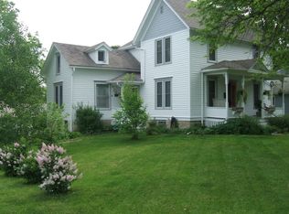 319 3rd St NW, Mount Vernon, IA 52314