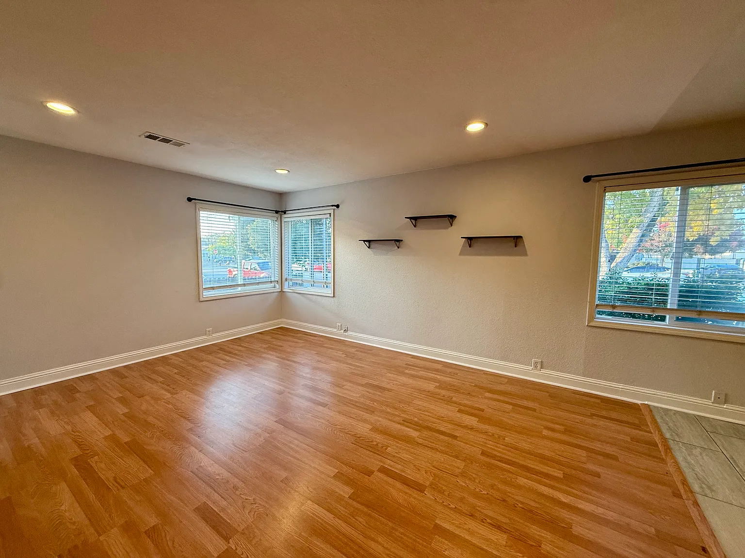 2 bed, 866 sqft, $2,650 — Photo 2