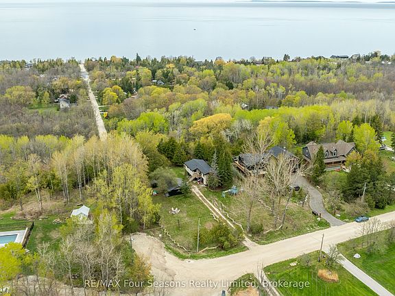3rd image of 220 Hidden Lake Rd