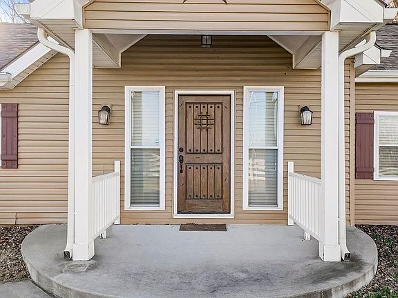 2nd image of 1024 S Madison St